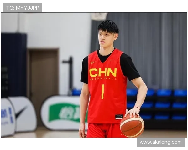 曾凡博已到中国男篮报到 但因治疗将暂时离队赴德国 曾凡博已到中国男篮报到 但因治疗将暂时离队赴德国
